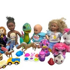 Girl variety toy lot M